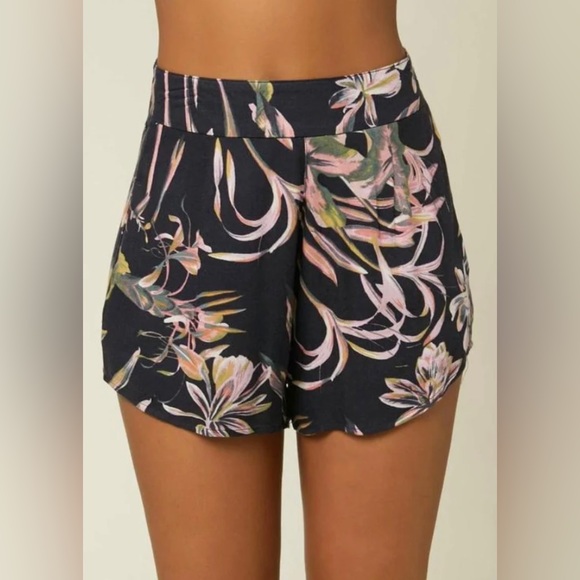 BNWT O’Neill Raven Tropical Floral Shorts - Picture 3 of 7